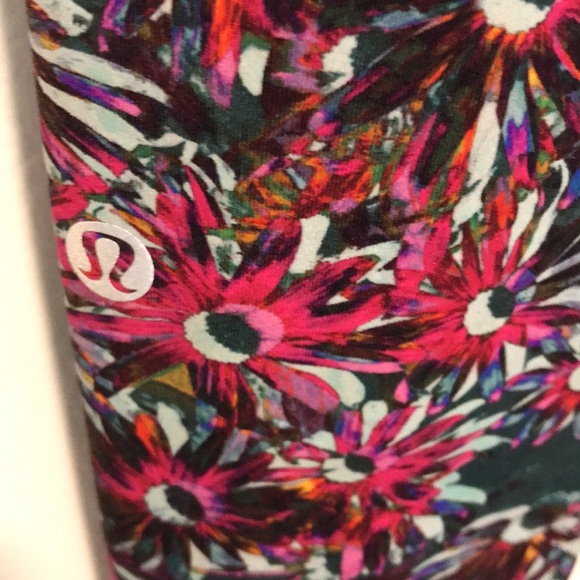 Like New LuluLemon Leggings - Picture 7 of 8
